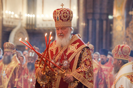 Kyrill I., Patriarch von Moskau und ganz Russland, feiert einen Gottesdienst in der Christ-Erlöser-Kathedrale (russ. Chram Christa Spasitelja) in Moskau am 24. Mai 2017.